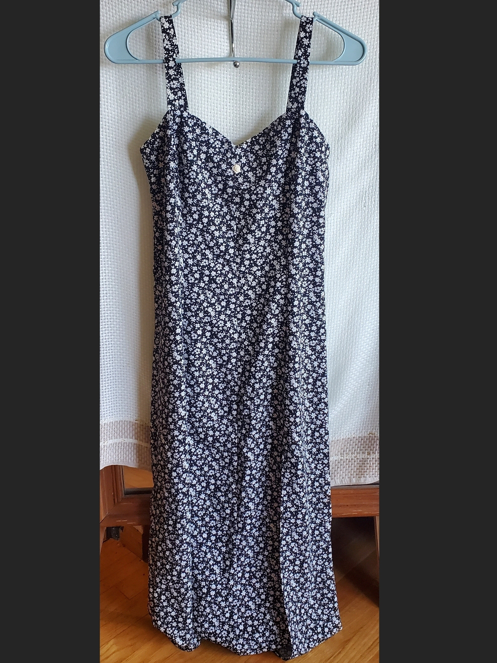 💐4 for $18 - Charlotte Russe Navy and White Floral Maxi Dress